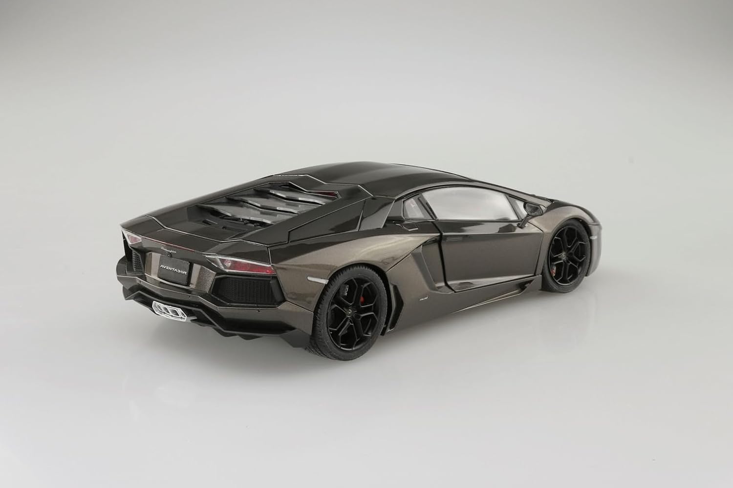 Aoshima 1/24 The Supercar No. 04 '11 Lamborghini Aventador