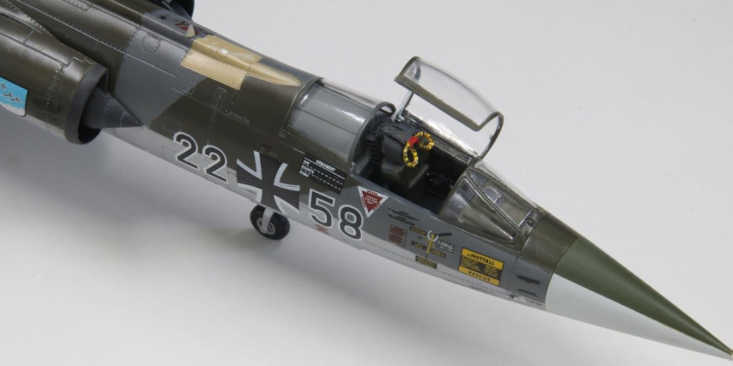 Fine Molds FX10 1/72 West German Air Force Luftwaffe F-104G Jet Fighter