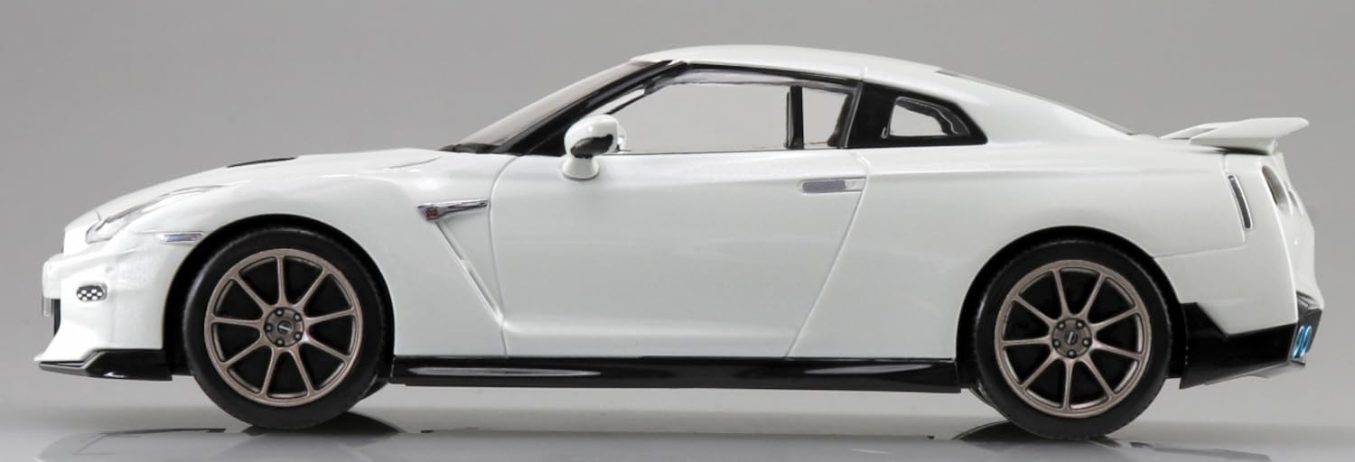 Aoshima 065488 1/32 Bunka Kyozai Easy Plastic Snap Kit No.03-BW Nissan R35 NISSAN GT-R 2024 Brilliant White Pearl - BanzaiHobby
