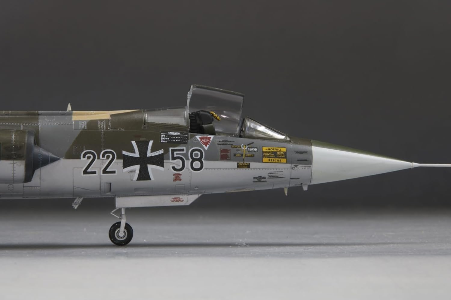 Fine Molds FX10 1/72 West German Air Force Luftwaffe F-104G Jet Fighter