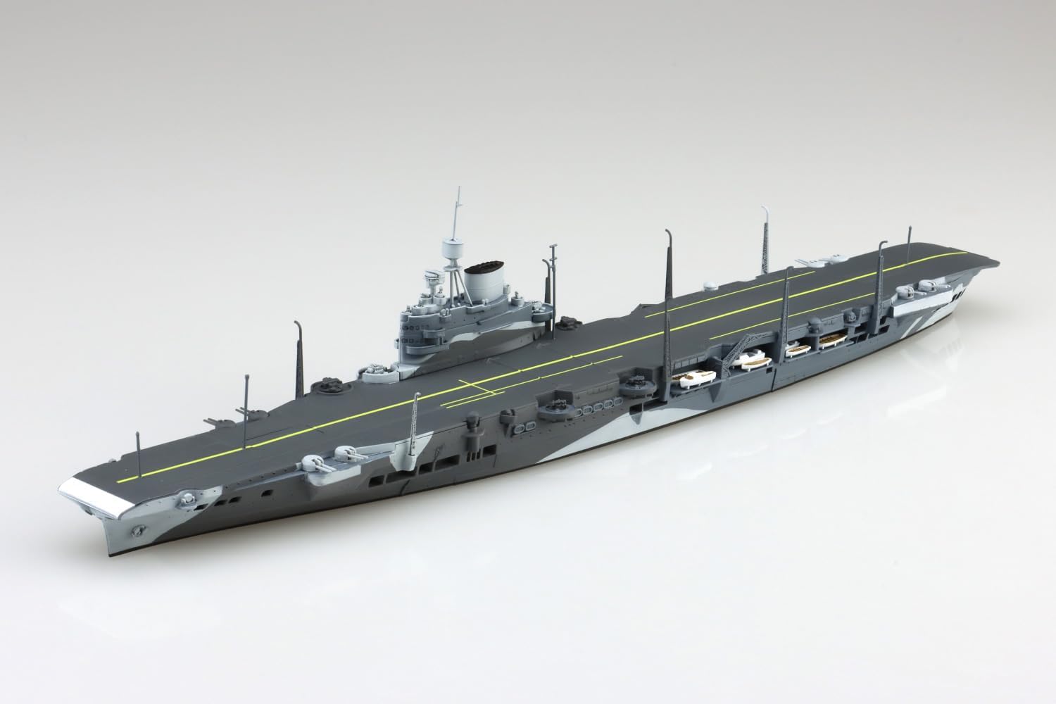 Aoshima WL718 1/700 British Royal Navy Aircraft Carrier Illustrious - BanzaiHobby
