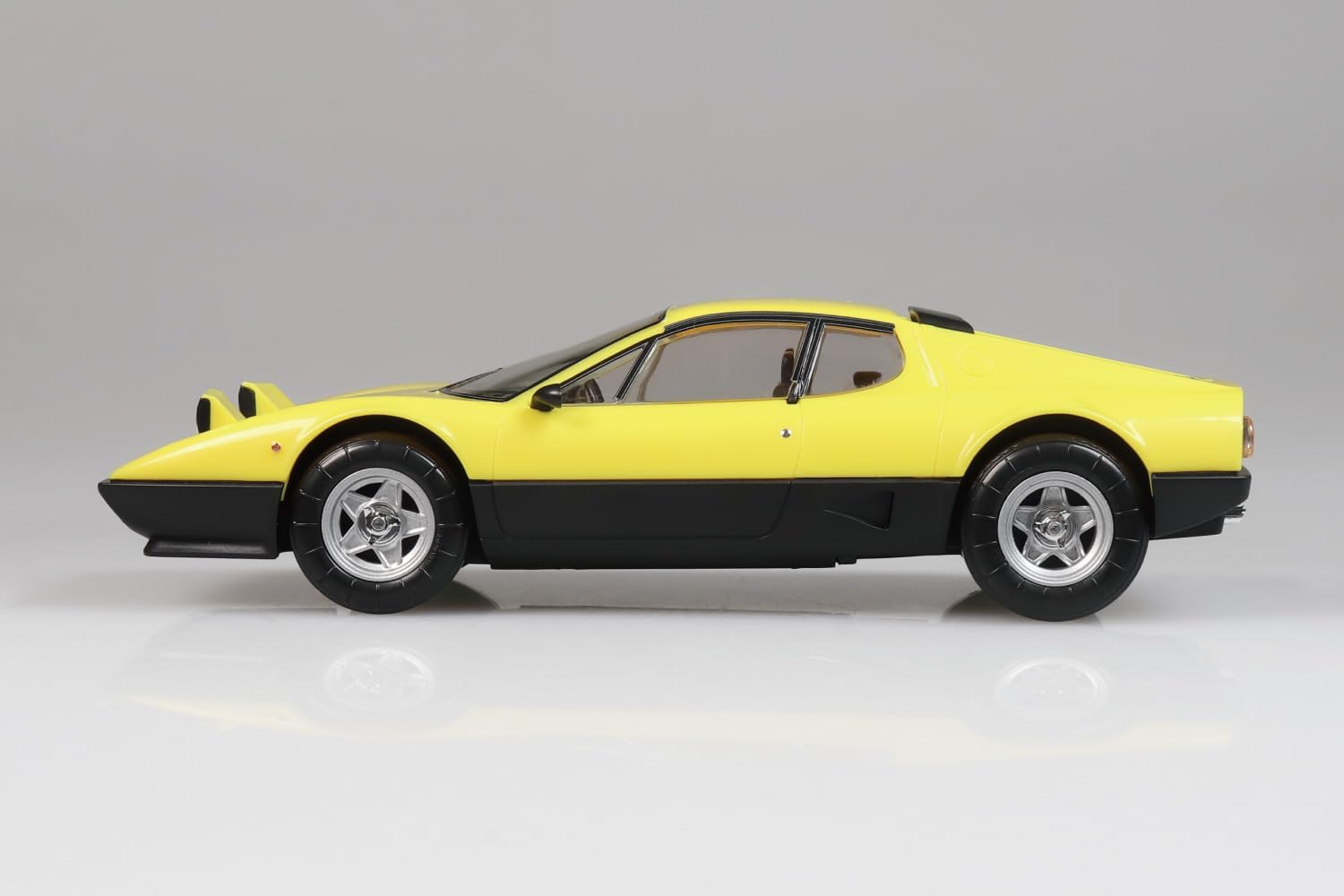 Aoshima 1/32 RakuPla Snap Kit No.26-YW Ferrari 512 BB (Yellow) - Aoshima Banzai Hobby