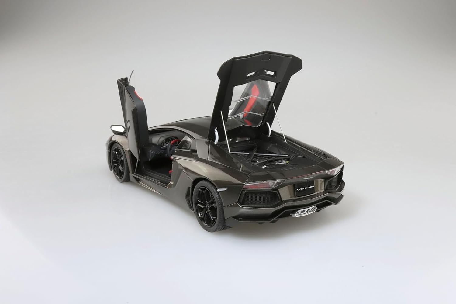 Aoshima 1/24 The Supercar No. 04 '11 Lamborghini Aventador