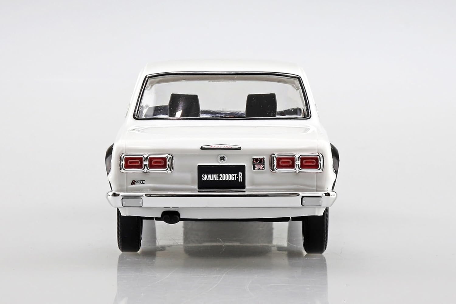 Aoshima 1/32 RakuPla Snap Kit No.16-WH Nissan C10 Skyline 2000GT-R (White) - BanzaiHobby