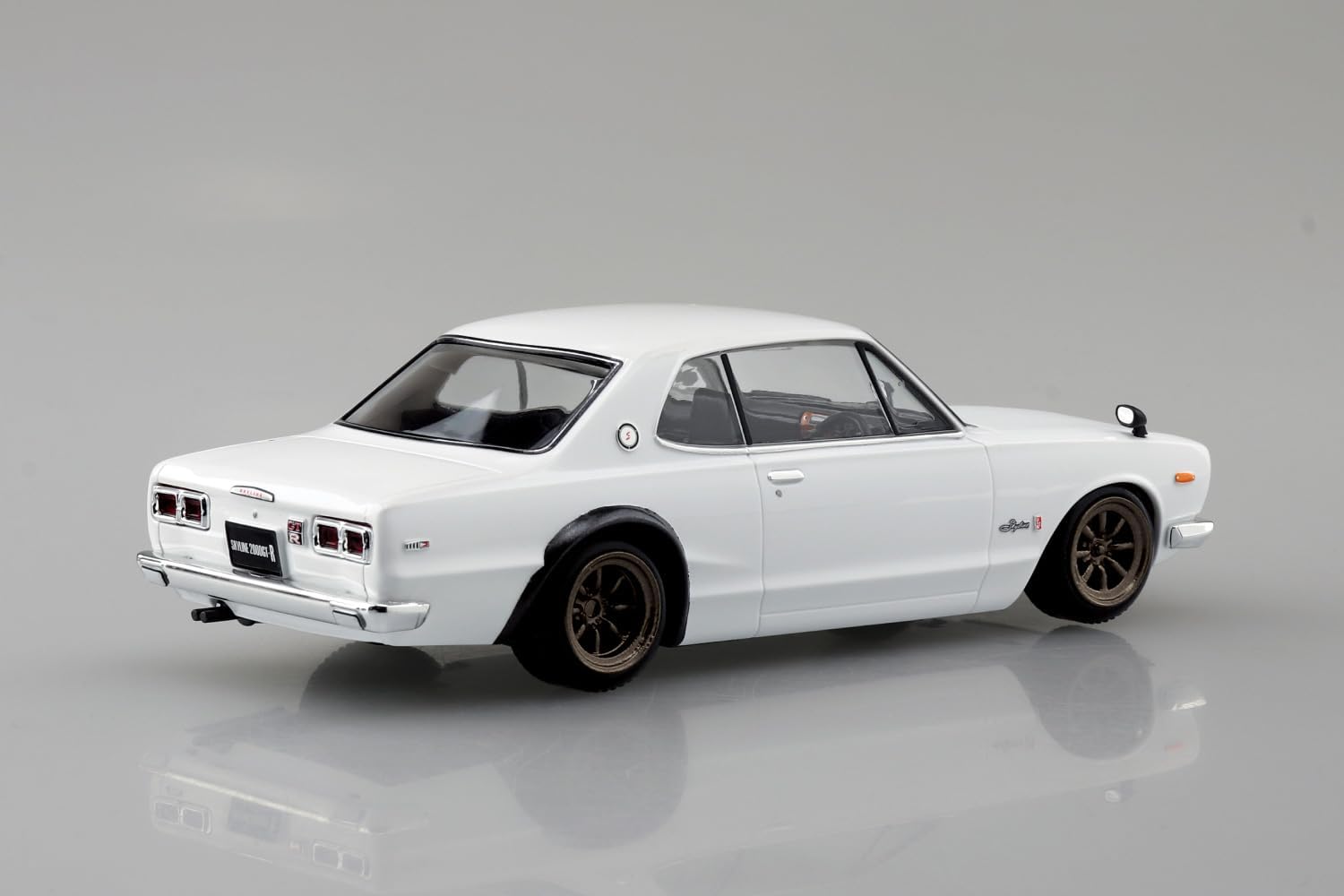Aoshima 1/32 RakuPla Snap Kit No.16CU-WH Nissan C10 Skyline 2000GT-R Custom Wheel (White)