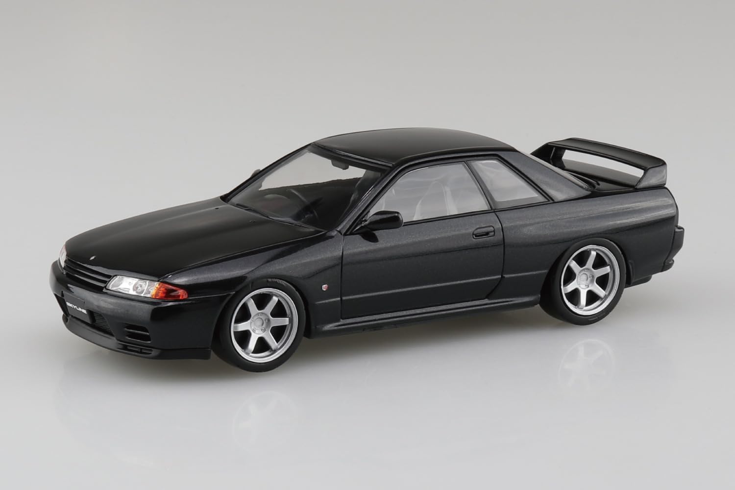 Aoshima 1/32 RakuPla Snap Kit No.14CU-BP Nissan R32 Skyline GT-R Custom Wheels (Black Pearl Metallic)