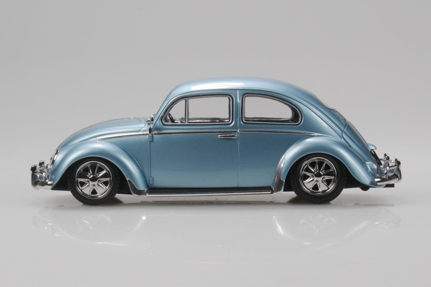 Aoshima 1/32 Rakupla Snap Kit No. 20CU-SS Volkswagen Beetle Custom (Strato Silver)