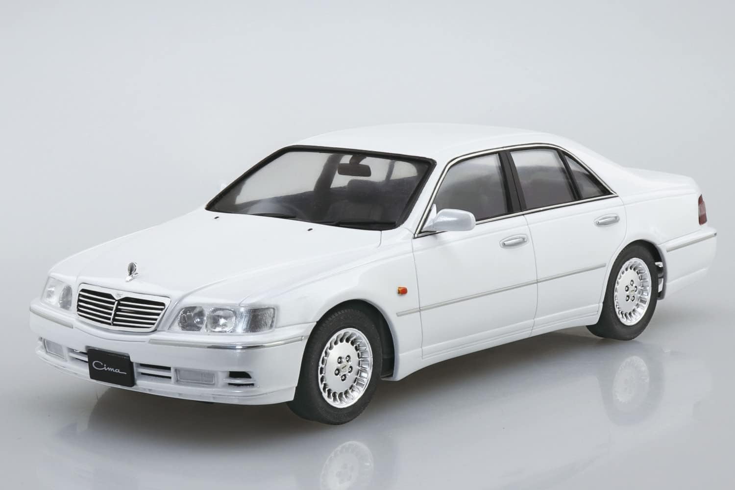 AOSHIMA 1/24 Y33 Cima VIP Car プラモデル Aoshima 1/24 The Model Car No. 137 Nissan Y33 Cima 96 | BanzaiHobby