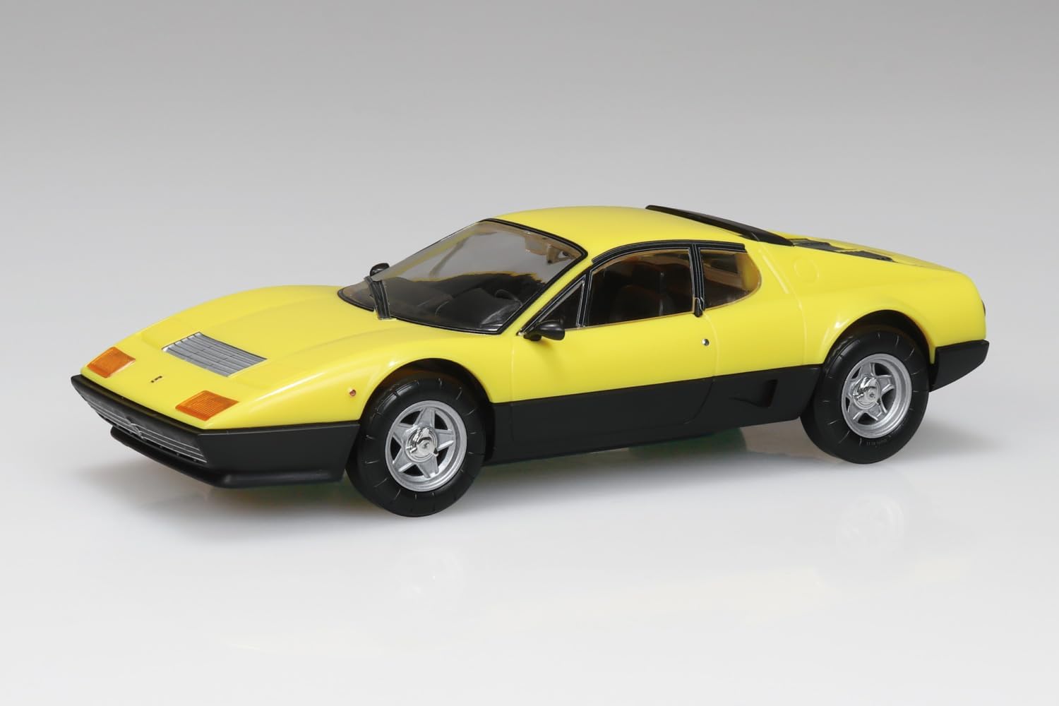 Aoshima 1/32 RakuPla Snap Kit No.26-YW Ferrari 512 BB (Yellow) - Aoshima Banzai Hobby