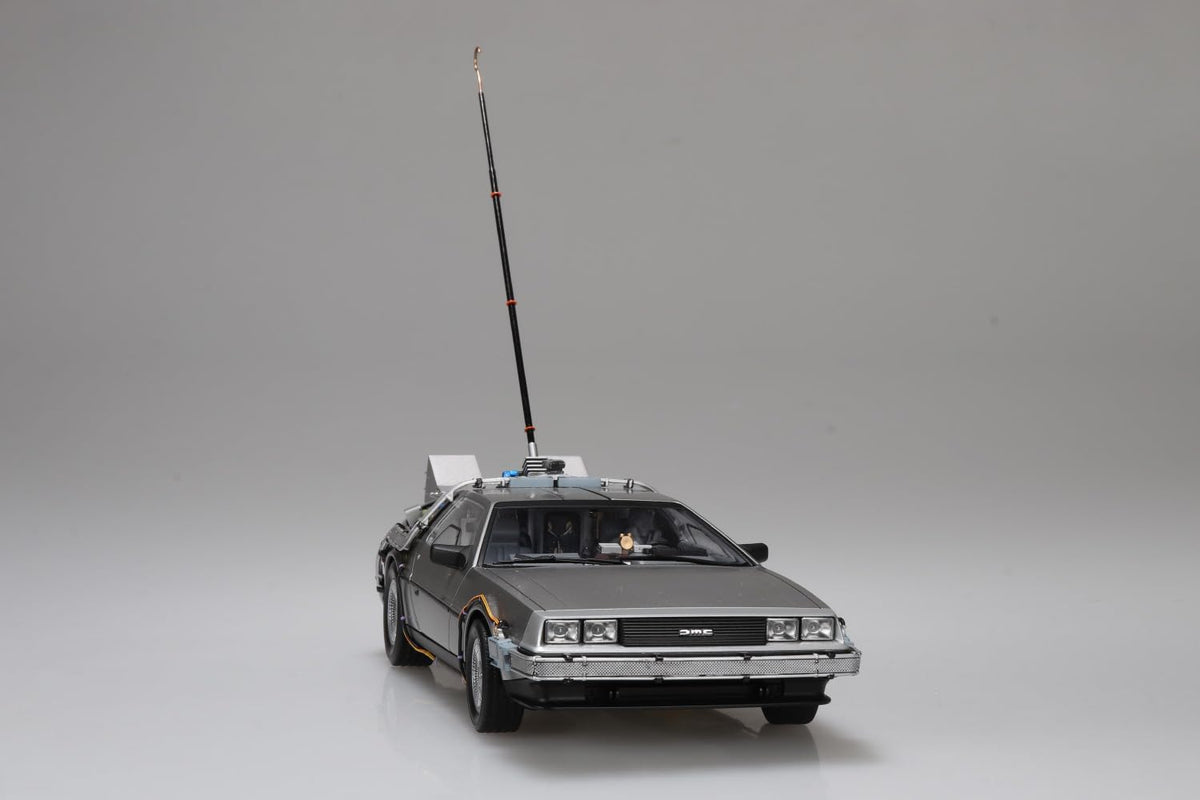 Aoshima 1/24 Movie Mecha No. BT-05 Time Machine from Back to the Future Part I with Figure