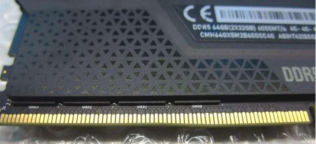 CORSAIR Memory CMH64GX5M2B6000C40 for desktop PCs