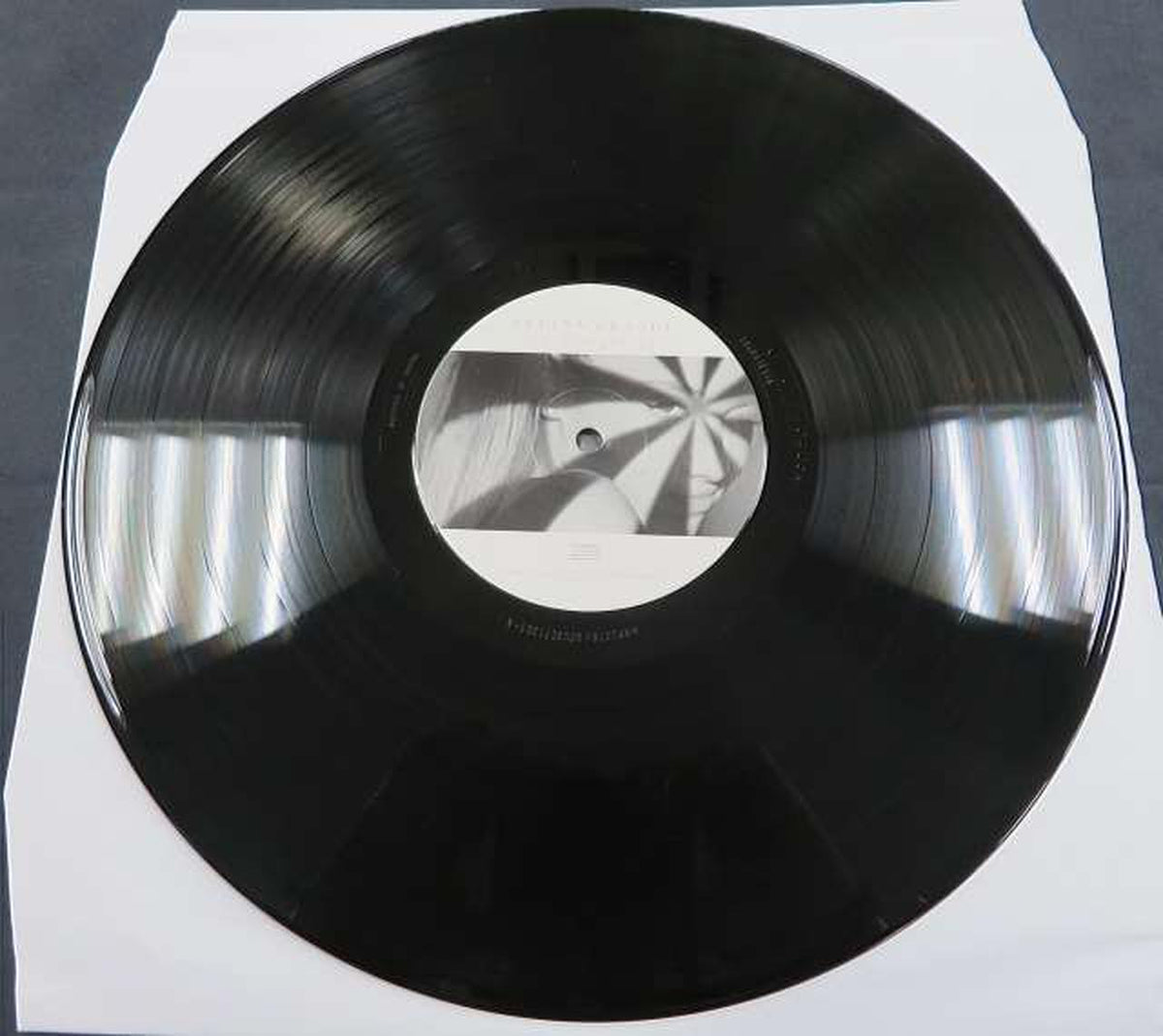 REPUBLIC This is an analog record by Ariana Grande. 00602577974441