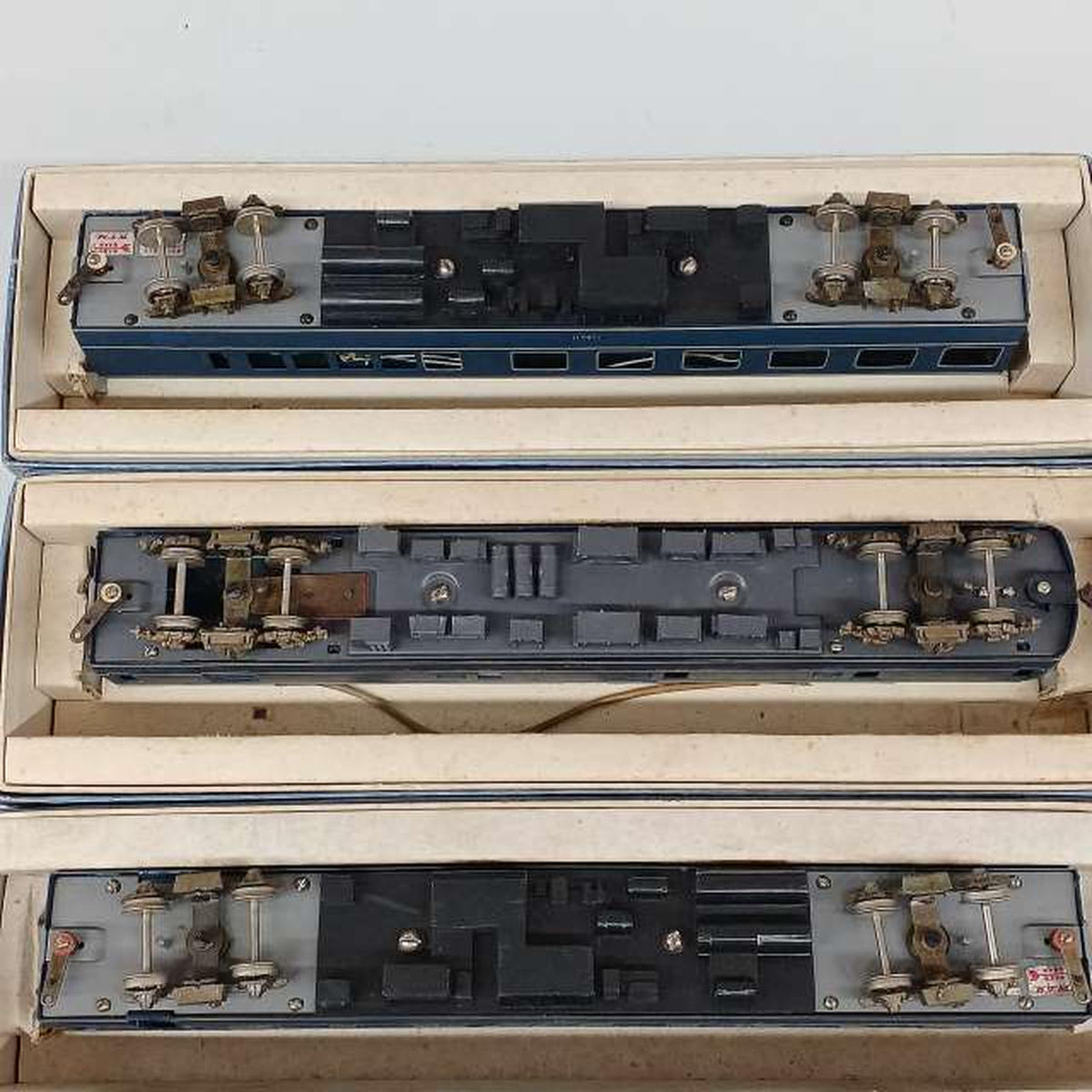 Katsumi 4 HO sleeper passenger cars - - Banzai Thrifting | BanzaiHobby