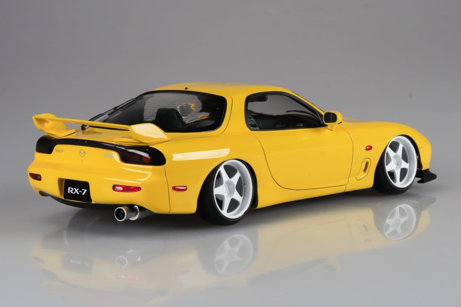 Aoshima 1/24 The Tuned Car No.103 FD3S Mazda RX-7 02 Air Suspension Custom - BanzaiHobby
