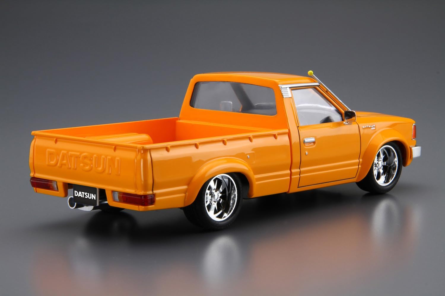 Aoshima 1/24 The Tuned Car No.22 720 Datsun Truck Custom '82 (Nissan) - BanzaiHobby