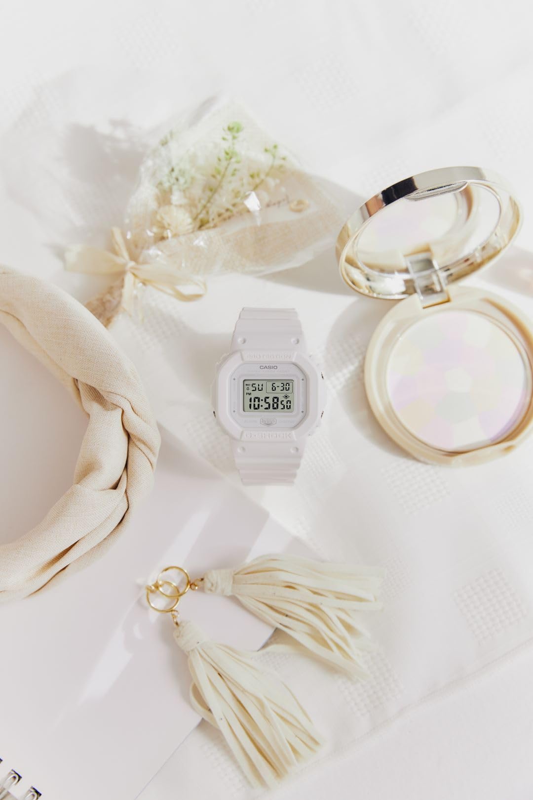 [カシオ] 腕時計 ジーショック 【国内正規品】 ミッドサイズモデル GMD-S5600BA-7JF レディース ホワイト - BanzaiHobby