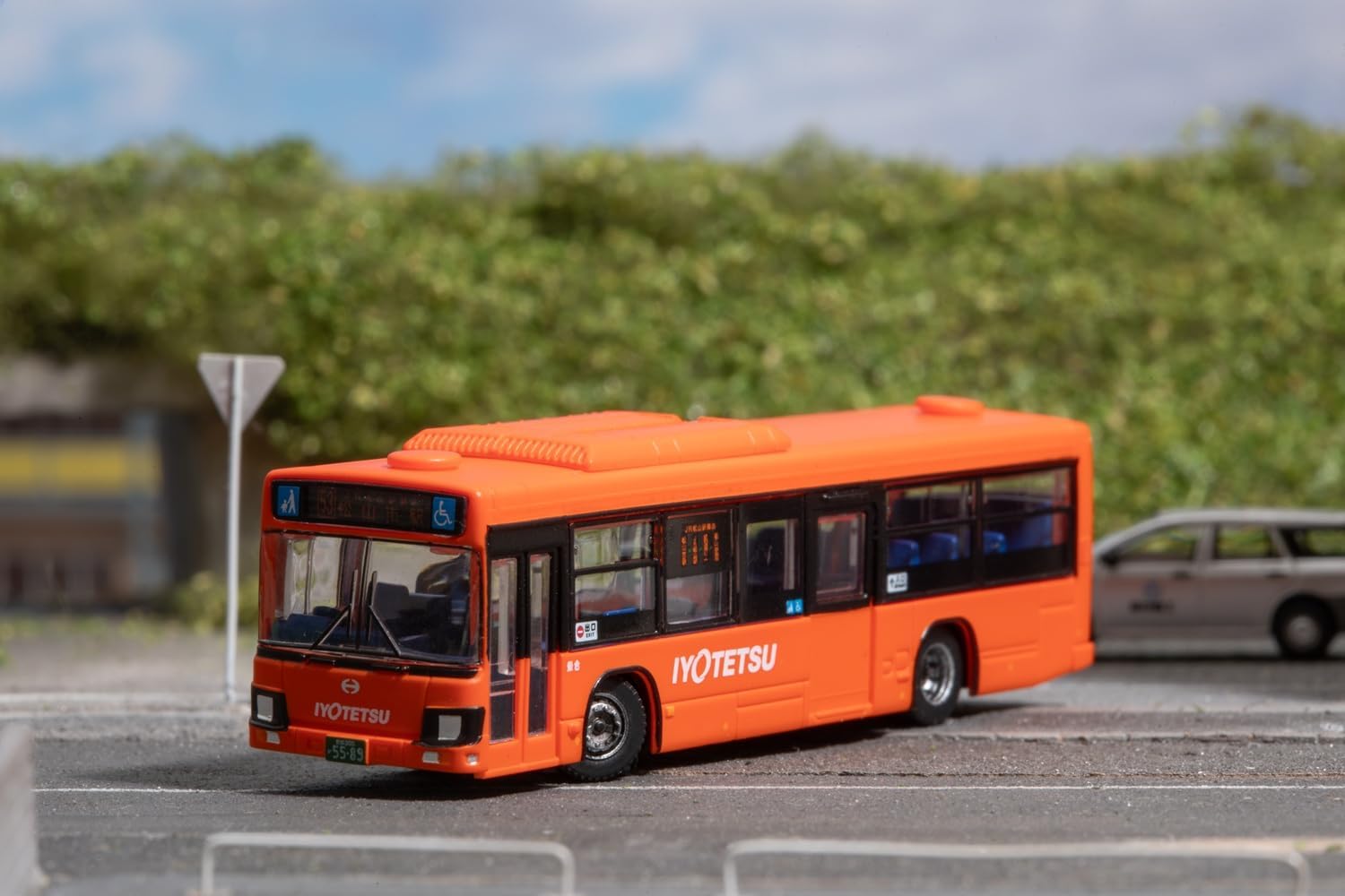 TOMYTEC BP15 The Bus Collection Plus (BP15) Iyotetsu Bus - BanzaiHobby