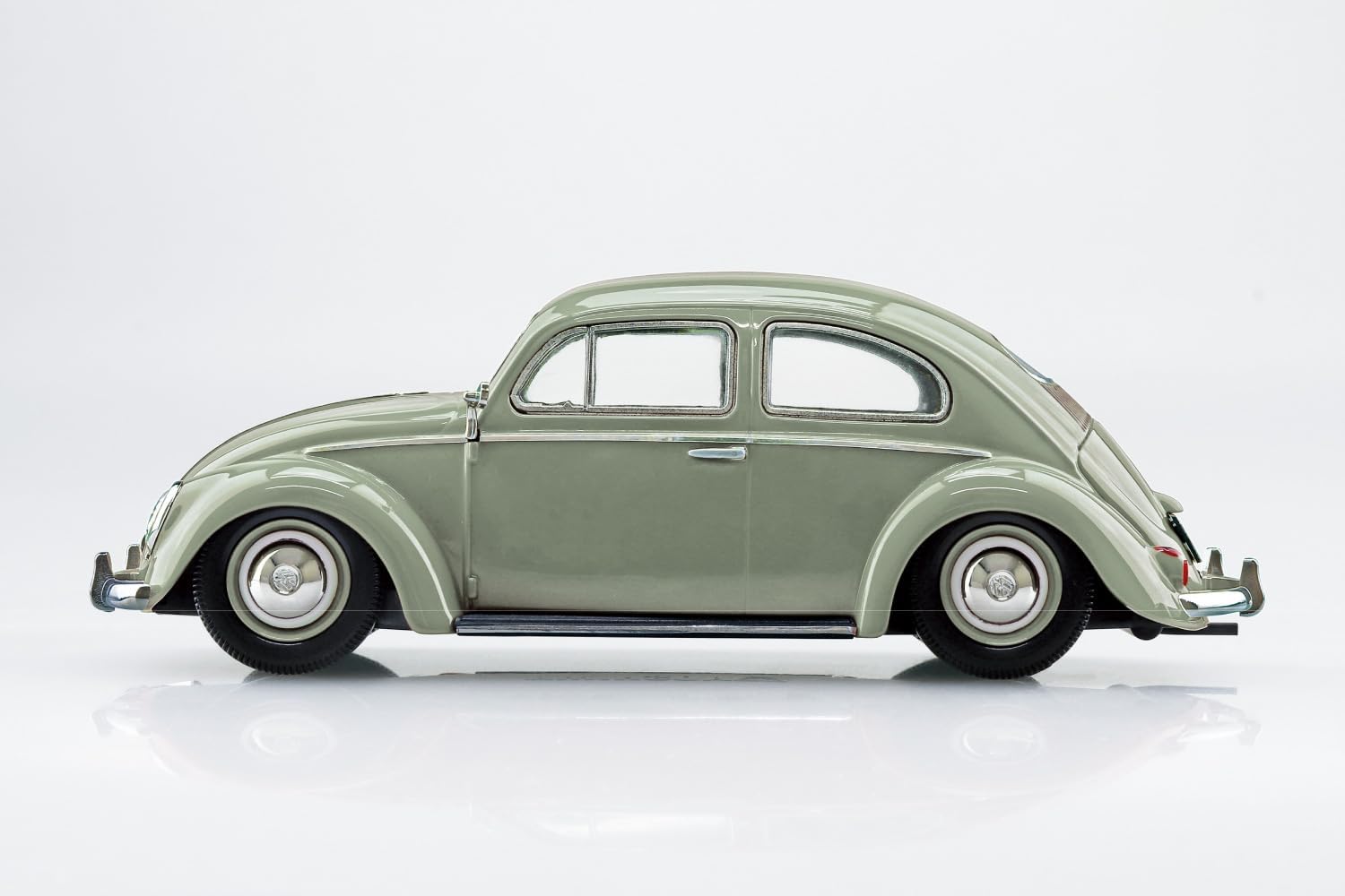 Aoshima 1/32 RakuPla Snap Kit No.20-RG Volkswagen Beetle (Reed Green)