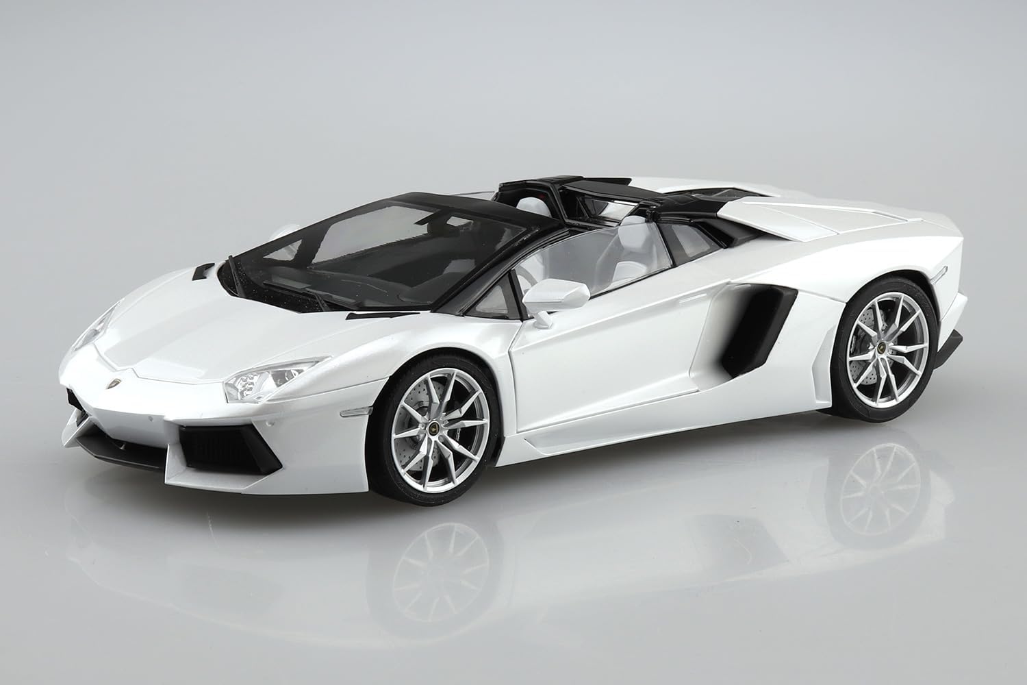 Aoshima 1/24 The Supercar No. 08 12 Lamborghini Aventador Roadster - BanzaiHobby