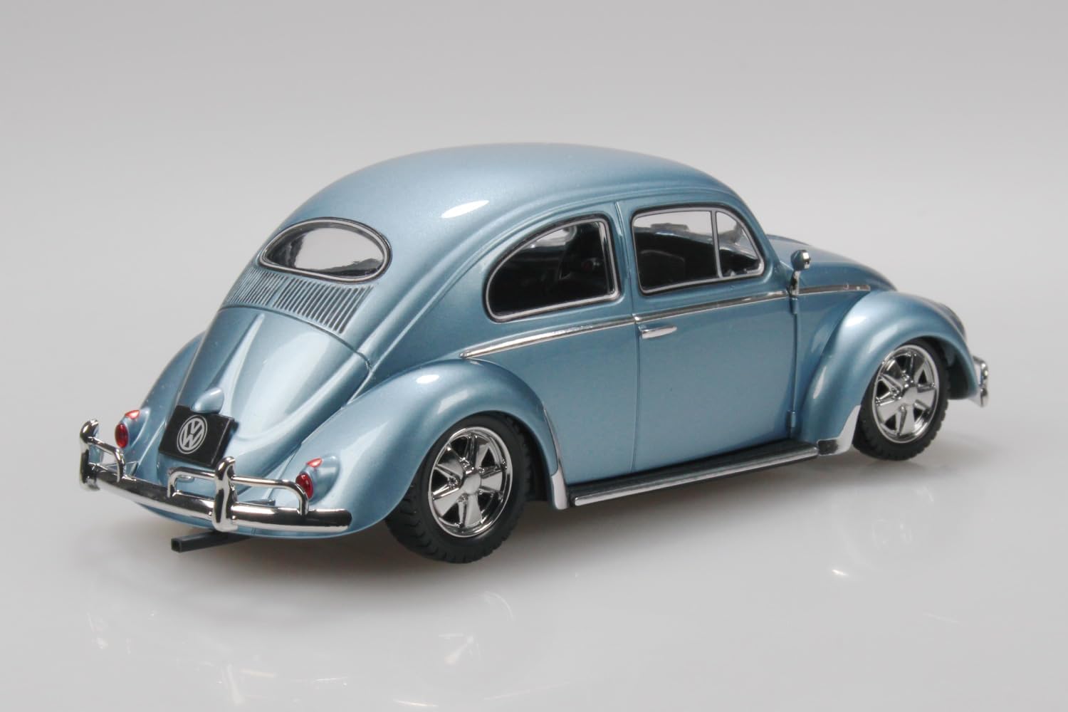 Aoshima 1/32 Rakupla Snap Kit No. 20CU-SS Volkswagen Beetle Custom (Strato Silver)