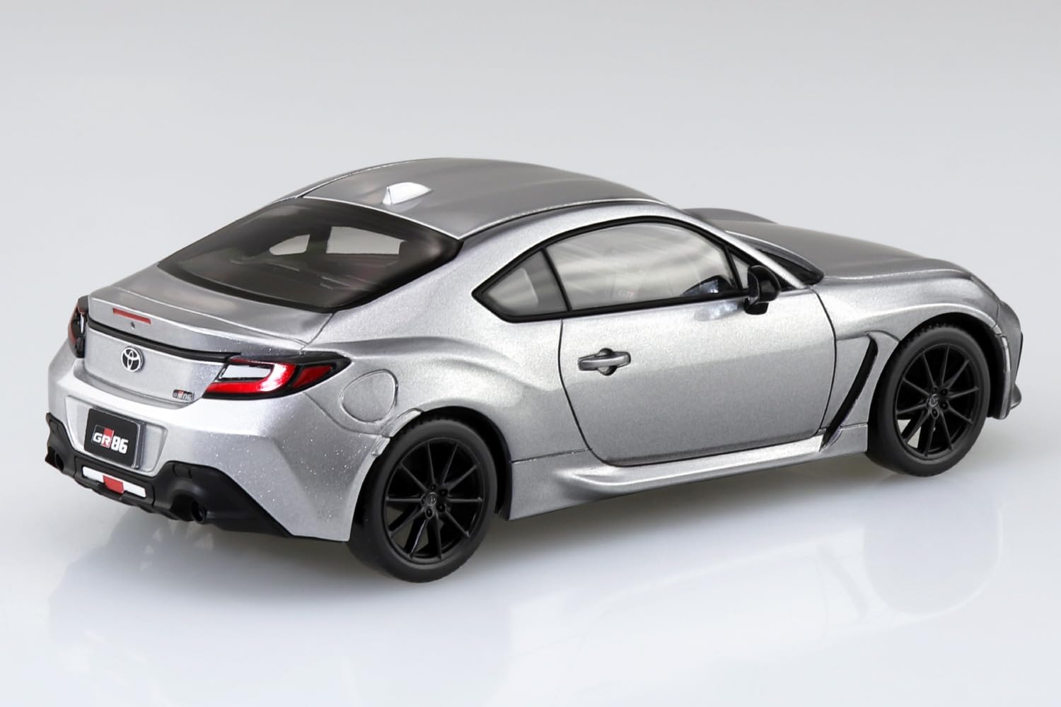 Aoshima 21-D Bunka Kyozai 1/32 The Snap Kit Series Toyota GR86 Ice Silver Metallic - BanzaiHobby