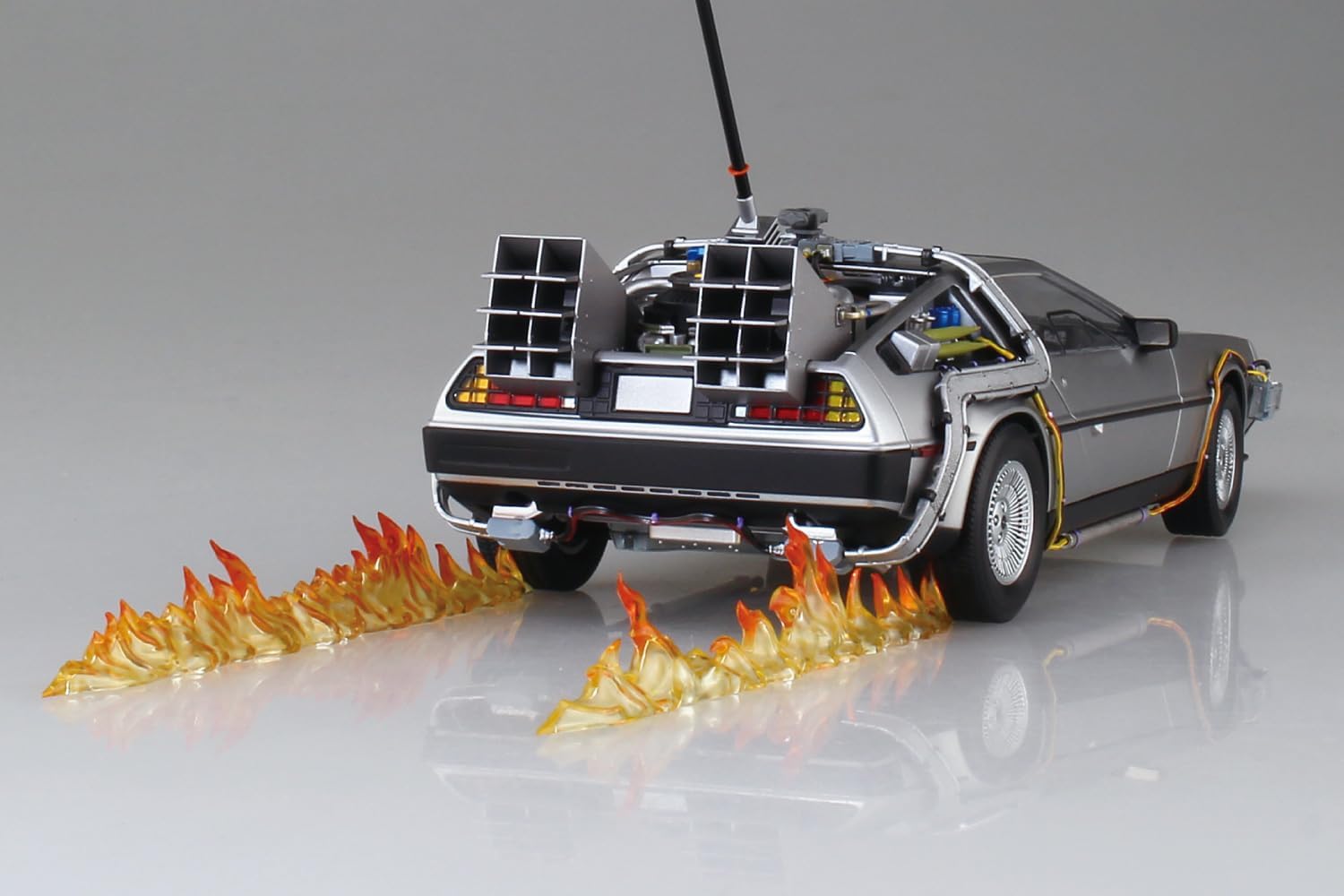 Aoshima 064368 1/24 Back to the Future Part I Time Machine - BanzaiHobby
