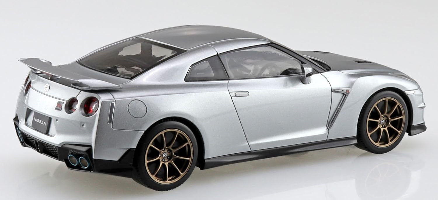 Aoshima 065471 1/32 Bunka Kyozai No. 03-UM Nissan R35 NISSAN GT-R 2024 Ultimate Metal Silver - BanzaiHobby
