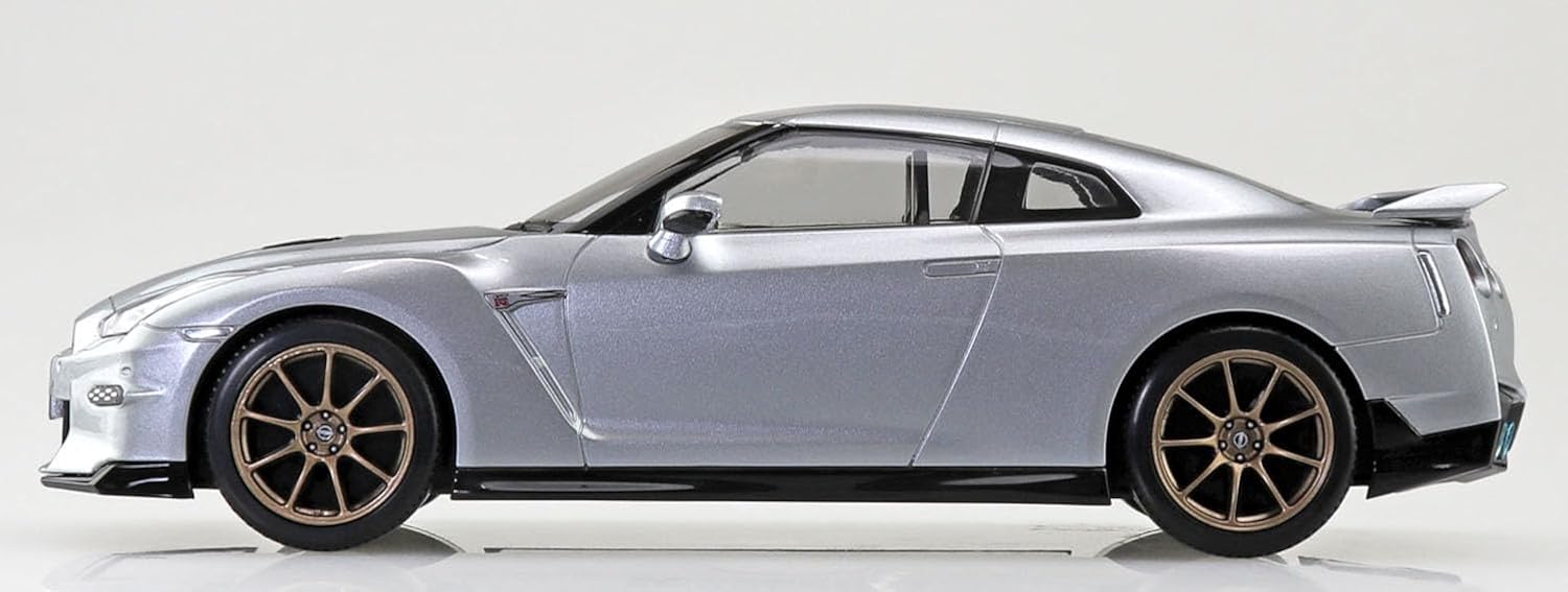Aoshima 065471 1/32 Bunka Kyozai No. 03-UM Nissan R35 NISSAN GT-R 2024 Ultimate Metal Silver - BanzaiHobby
