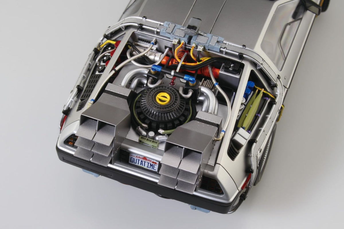Aoshima 1/24 Movie Mecha No. BT-05 Time Machine from Back to the Future Part I with Figure
