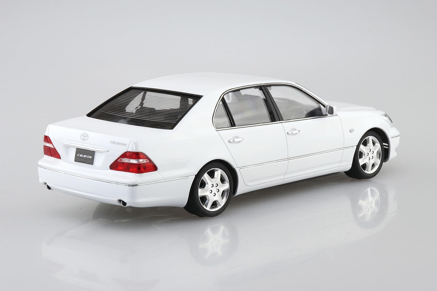 Aoshima 1/24 The Model Car No. 136 Toyota UCF31 Celsior '05