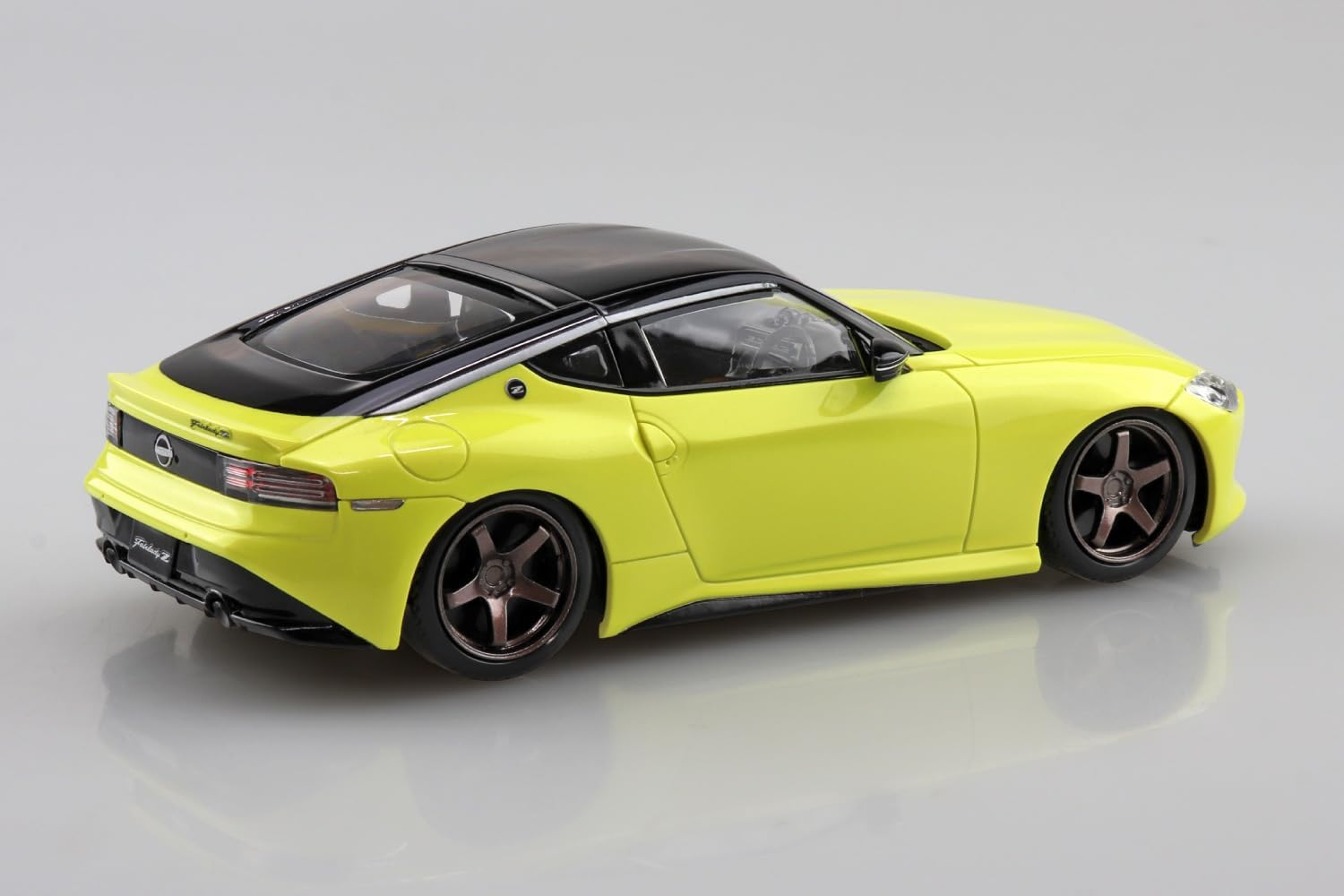 Aoshima 1/32 RakuPla Snap Kit No.17CU-IY RZ34 Fairlady Z Custom Wheels (Ikazuchi Yellow) - BanzaiHobby