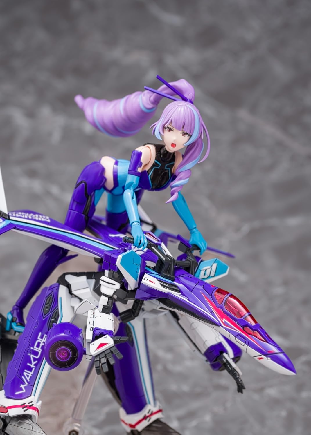 Aoshima V.F.G. No.MC-17 Macross Delta VF-31J Siegfried Mikumo Guynemer - BanzaiHobby
