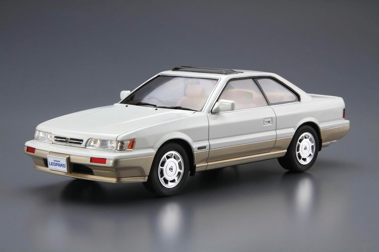 Aoshima 1/24 The Model Car Series No.111 Nissan UF31 Leopard Altima V30 Twin Cam Turbo '90