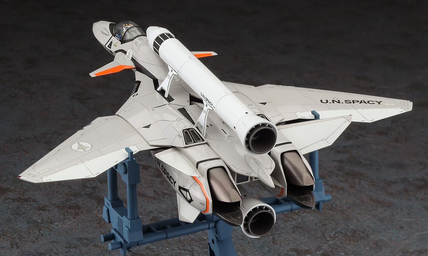 Hasegawa 65891 1/72 Macross Plus VF-11B Thunderbolt w/Rocket Booster - BanzaiHobby