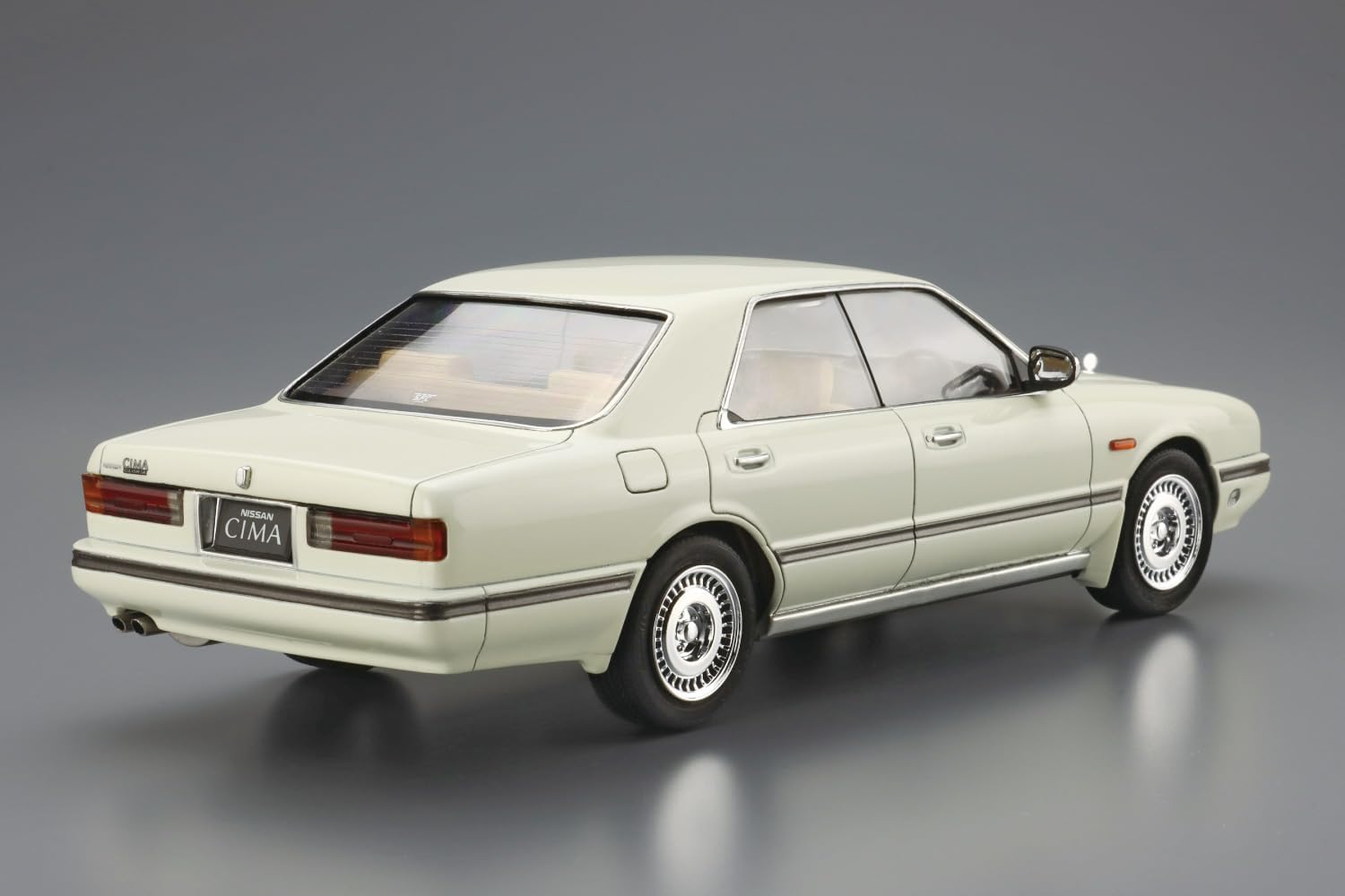 Aoshima 1/24 The Model Car No. 31 Nissan Y31 Cima Type II Limited '90