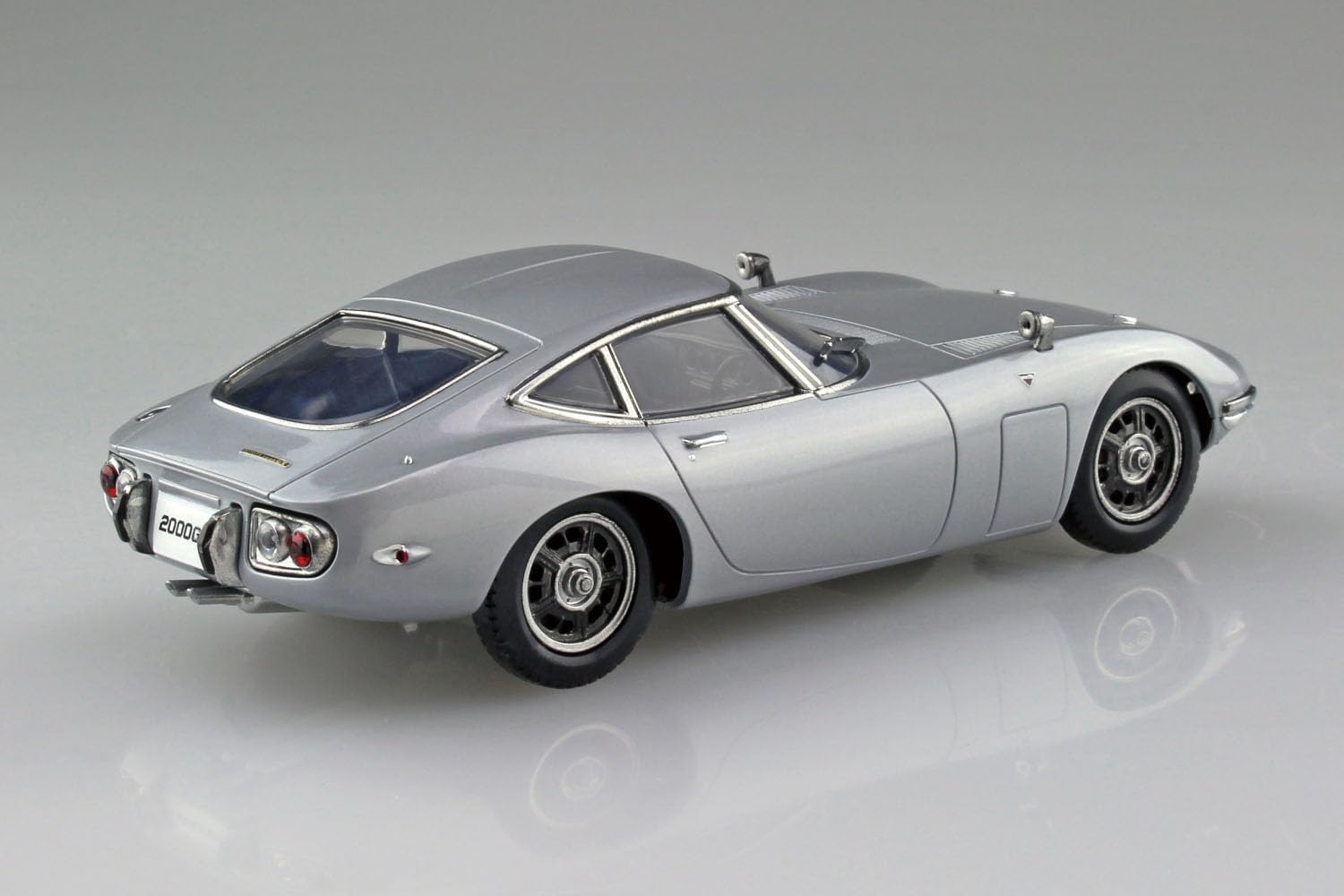 Aoshima 1/32 Easy Plastic Snap Kit No.06-SS Toyota 2000GT Thunder Silver Metallic - BanzaiHobby
