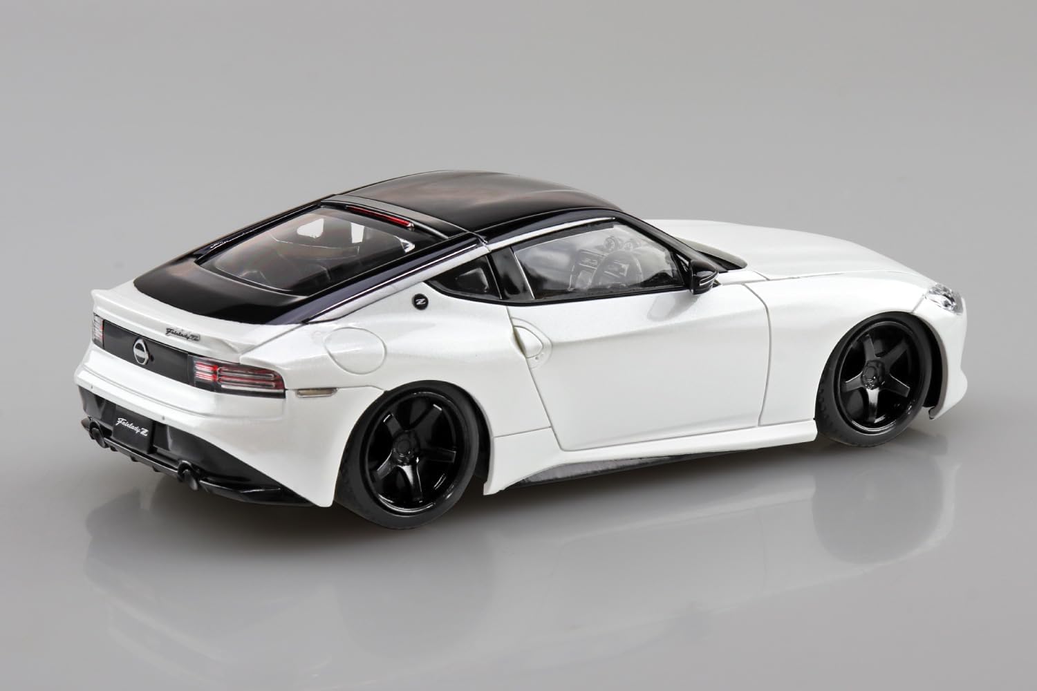 Aoshima 1/32 RakuPla Snap Kit No.17CU-PW RZ34 Fairlady Z Custom Wheel (Prism White) - BanzaiHobby