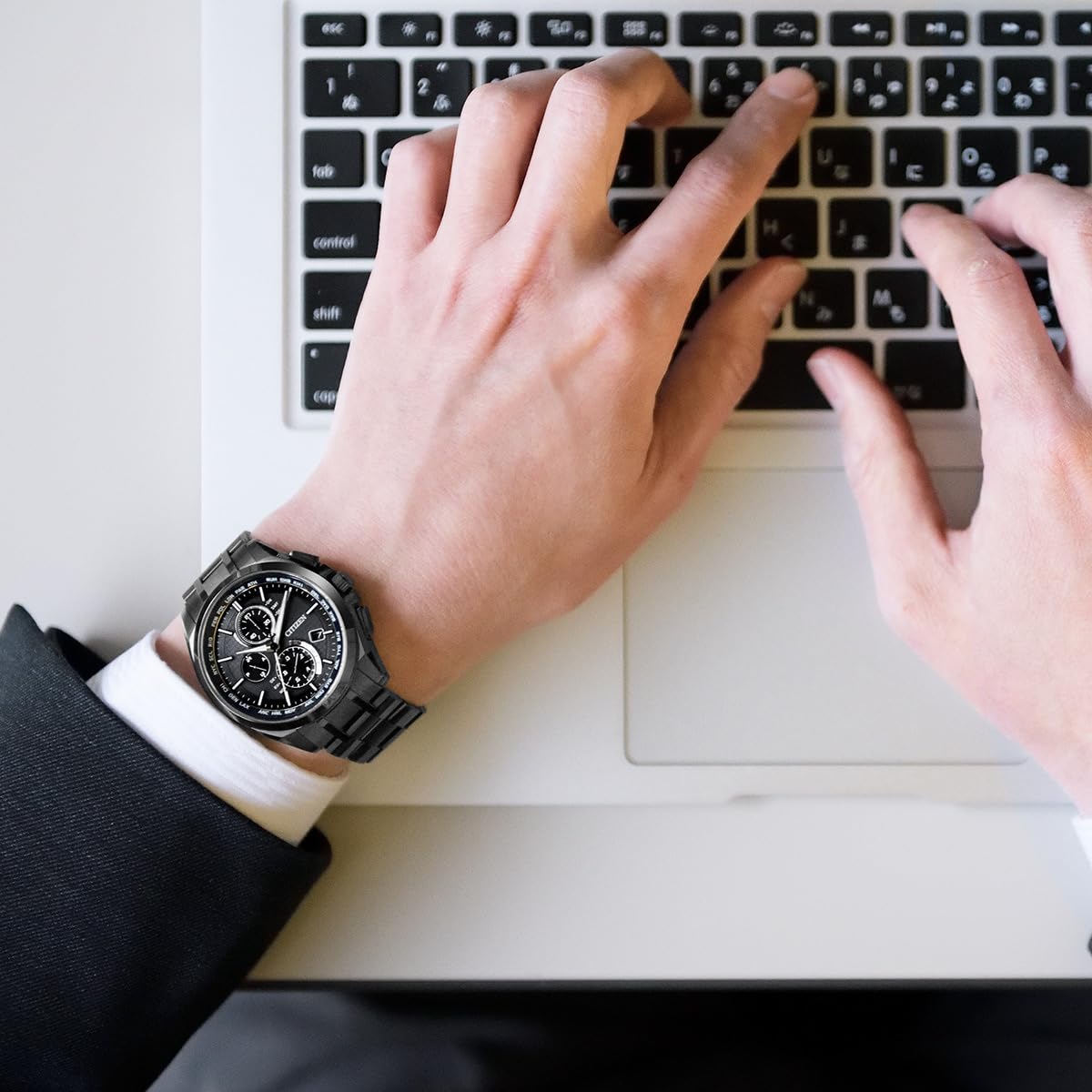 [シチズン]CITIZEN 腕時計 ATTESA アテッサ Eco-Drive エコ・ドライブ 電波時計 ダイレクトフライト DLC仕様 AT8044-56E メンズ - BanzaiHobby