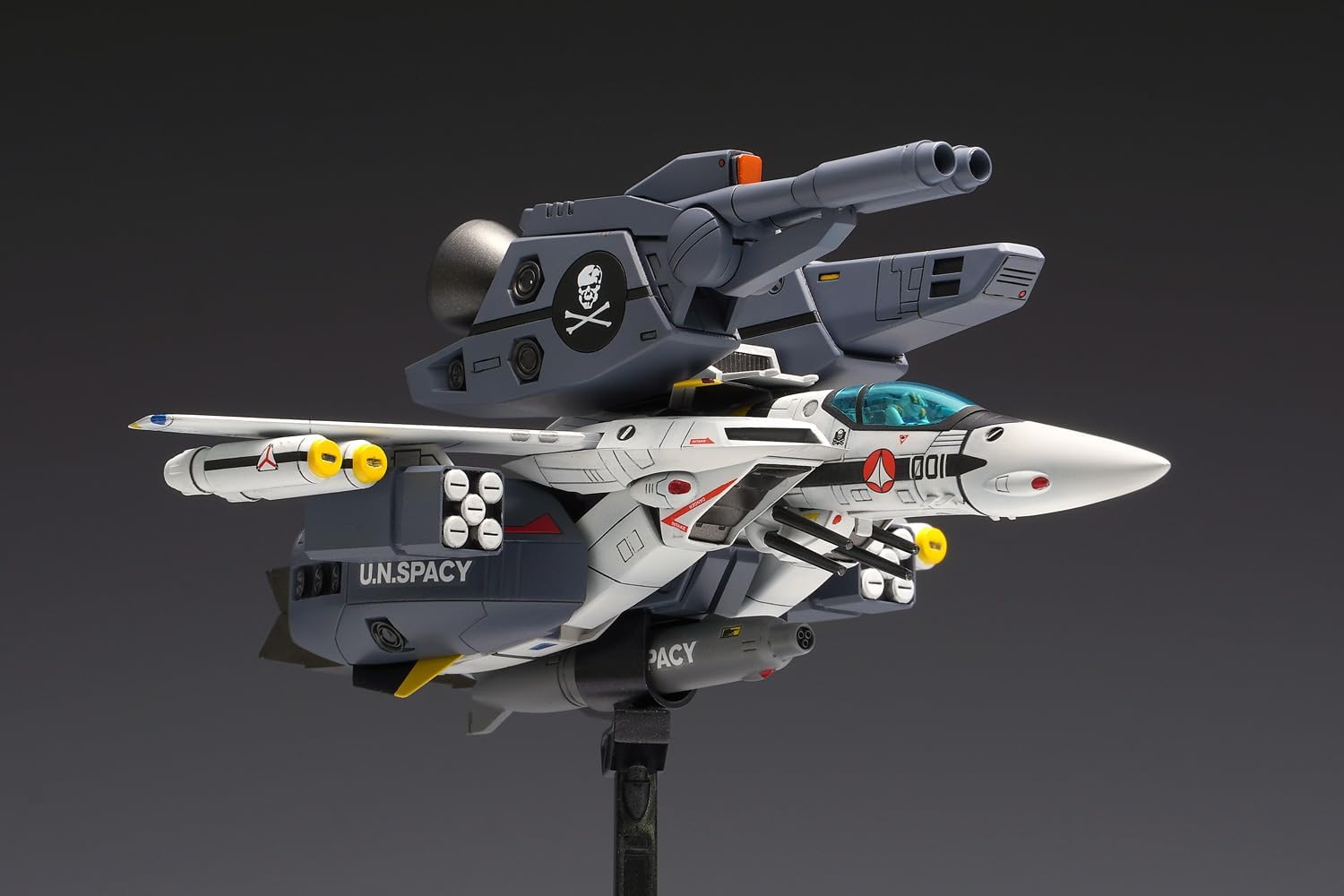 Wave MC-069 1/100 Macross VF-1S Strike Valkyrie Fighter Kirki Ichijo / Roy Fokker Machine