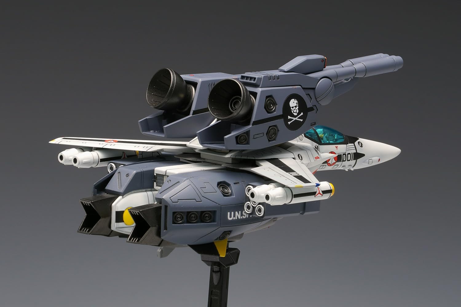 Wave MC-069 1/100 Macross VF-1S Strike Valkyrie Fighter Kirki Ichijo / Roy Fokker Machine