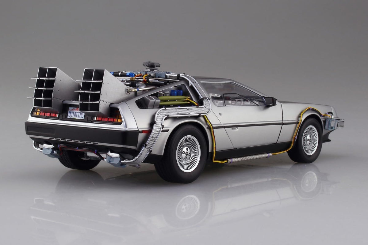 Aoshima 1/24 Movie Mecha No. BT-05 Time Machine from Back to the Future Part I with Figure