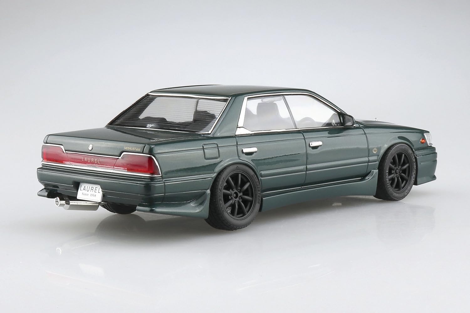 Aoshima 1/24 The Tuned Car No.83 HC33 Laurel '91 Aero Custom (Nissan)