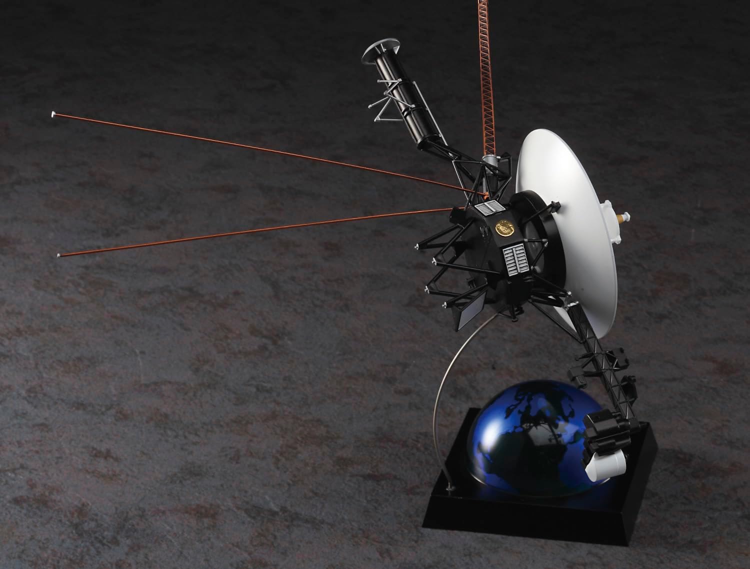 Hasegawa SP635 1/48 Unmanned Space Probe Voyager with Mission Emblem Patch - BanzaiHobby