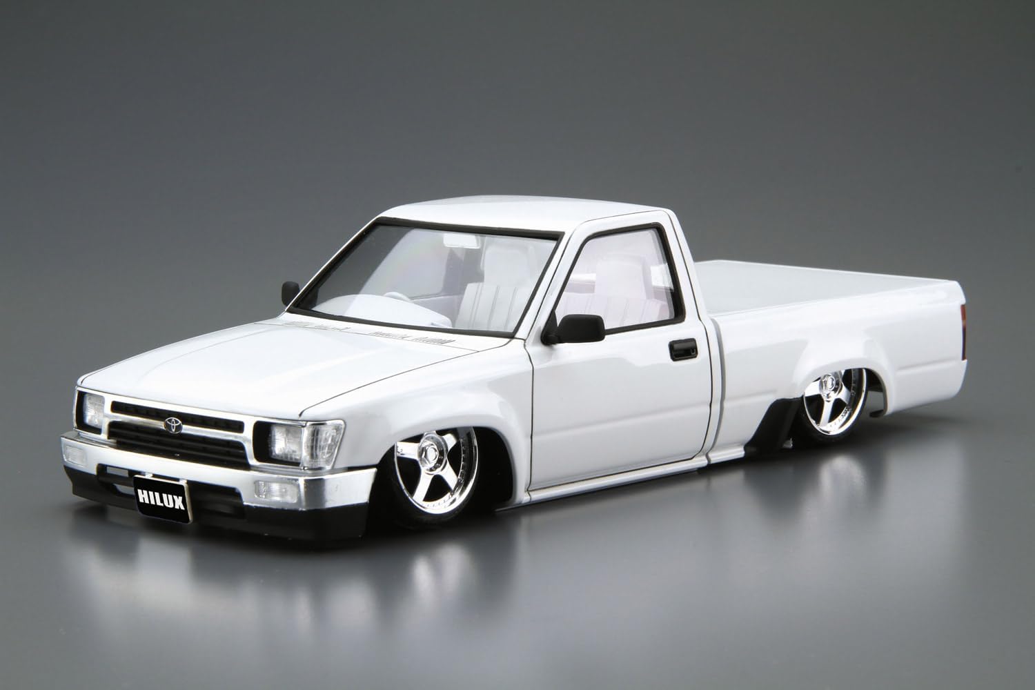 Aoshima 1/24 The Tuned Car No.041 RN80 Hilux Custom '95 (Toyota)