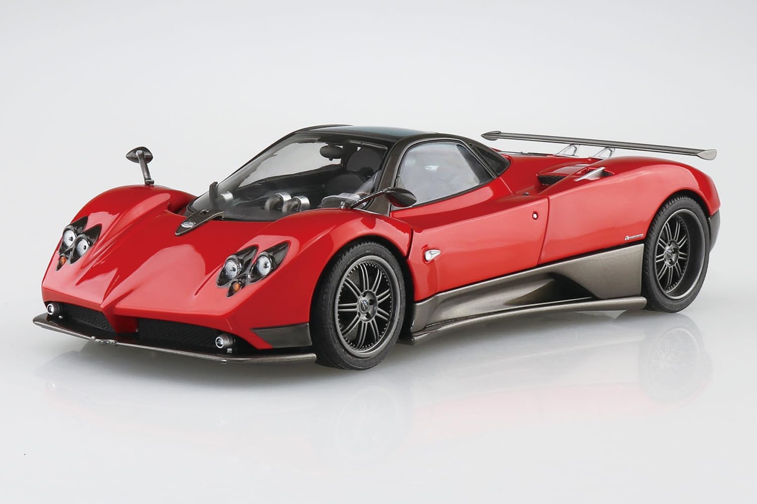 Aoshima 1/24 The Supercar No. 19 '05 Pagani Zonda F