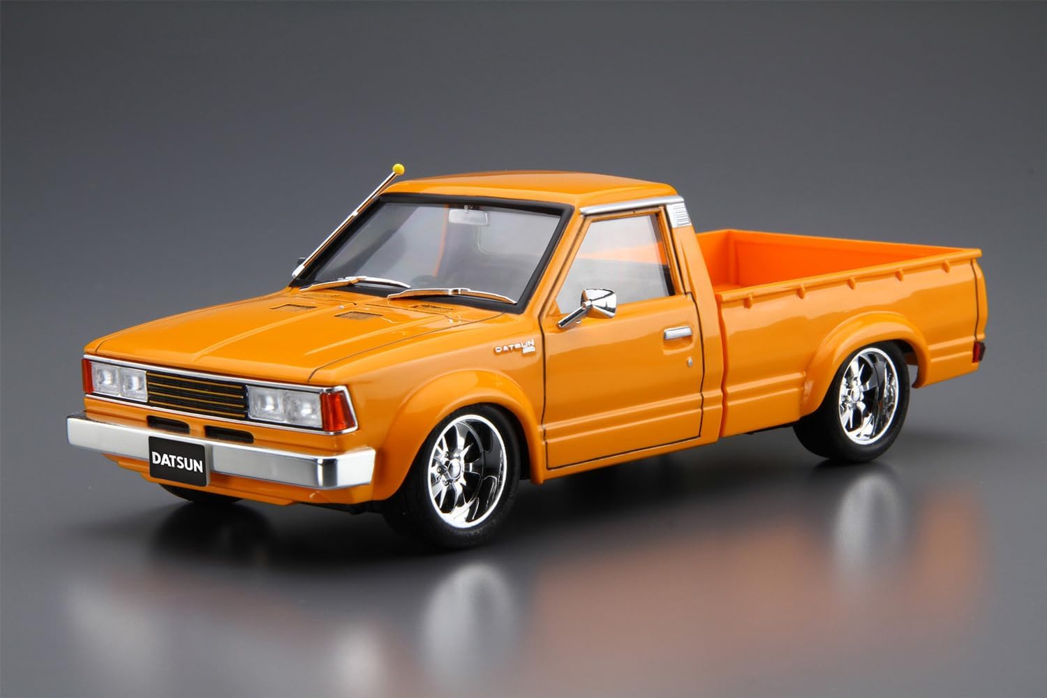 Aoshima 1/24 The Tuned Car No.22 720 Datsun Truck Custom '82 (Nissan) - BanzaiHobby