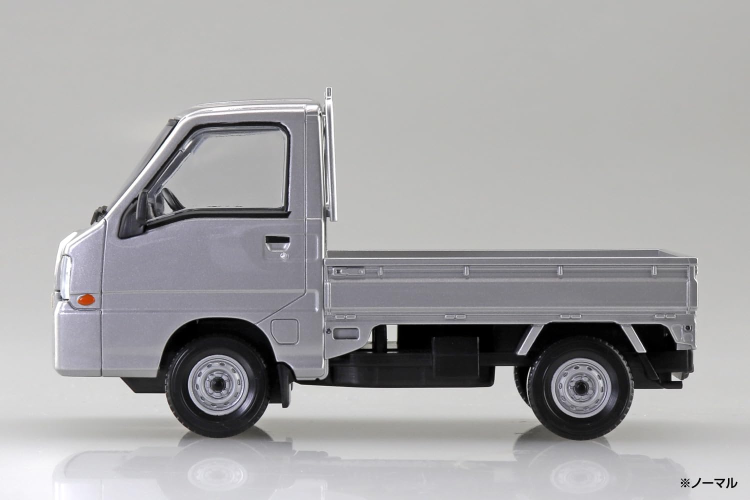 Aoshima 065792 1/32 Raku Plastic Snap Kit No.05-SS Subaru Sambar Truck Sterling Silver Metallic