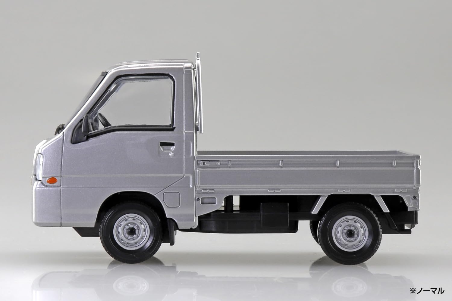 Aoshima 065792 1/32 Raku Plastic Snap Kit No.05-SS Subaru Sambar Truck Sterling Silver Metallic - BanzaiHobby