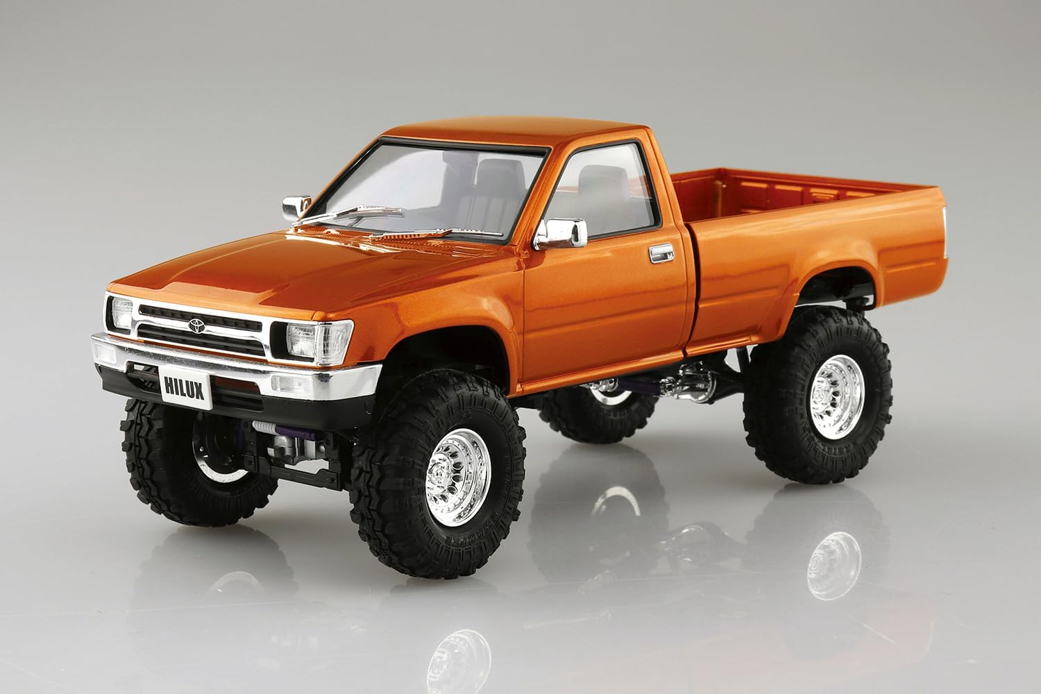 Aoshima 1/24 The Tuned Car No.065 RN80 Hilux Long Bed Lift-Up '95 (Toyota)