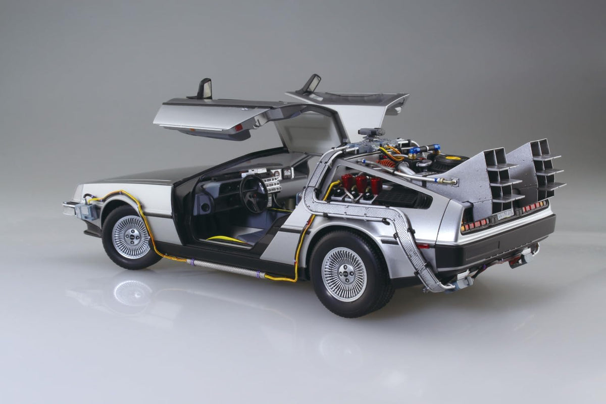Aoshima 1/24 Movie Mecha No. BT-05 Time Machine from Back to the Future Part I with Figure